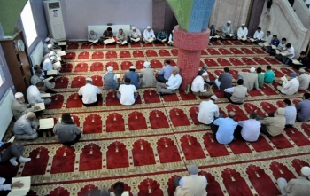 Camilerde mukabeleleri devam ediyor