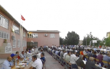 Kaymakamdan halka iftar