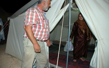 Suriyelilere kumanya yardımı