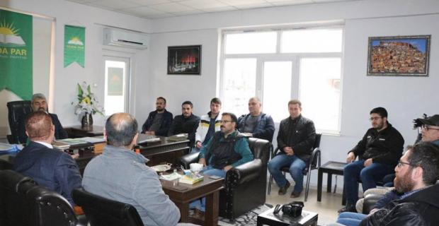 Gazetecilerden HÜDA PAR'a hayırlı olsun ziyareti