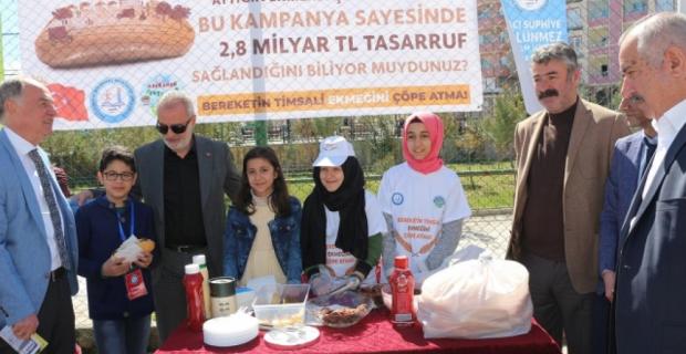 Ekmek israfına dikkat çekmek için kermes açtılar