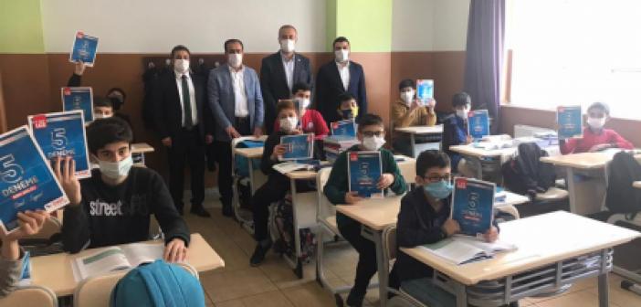 Öğrencilere kitap desteği devam ediyor