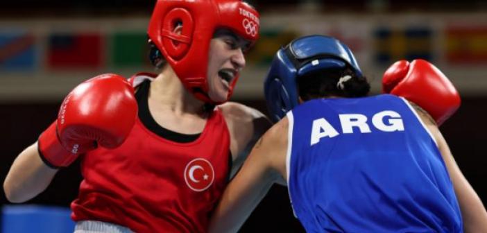 Milli boksör Esra Yıldız çeyrek finalde