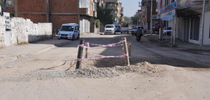 Aylarca bitirilemeyen altyapı çalışmaları halkı canından bezdirdi