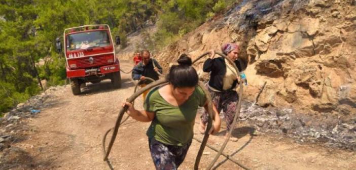 Köyceğizli Merve o fotoğrafı anlattı! Yangının sembol ismi konuştu: Zaman değişse de kadınlarımız hiç değişmedi