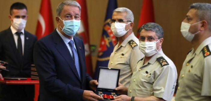 TSK'da terfi eden personele yeni rütbeler