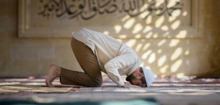 Mesleği gereği sürekli olarak yolcu olan kişi namaz ve oruç ibadetlerini nasıl yerine getirebilir?