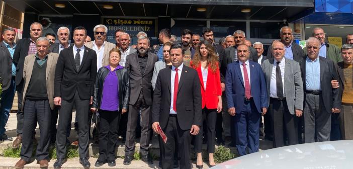 Kılıç'tan parti önünde gövde gösterisi