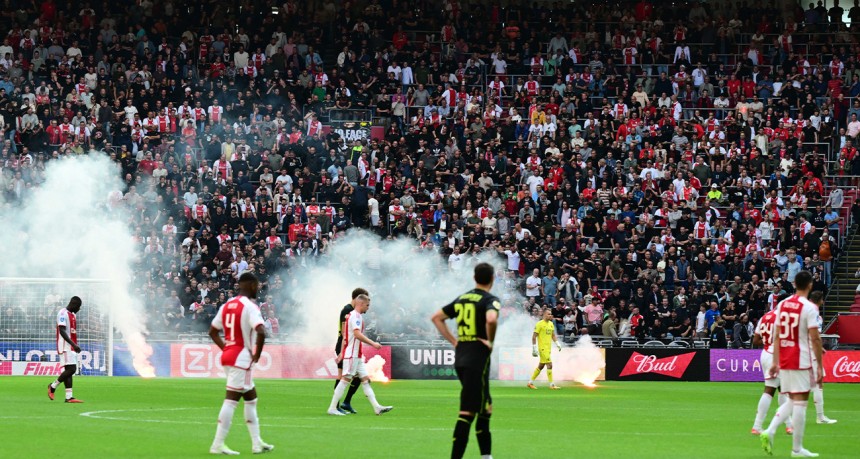 Ajax - Feyenoord maçı yarıda kaldı