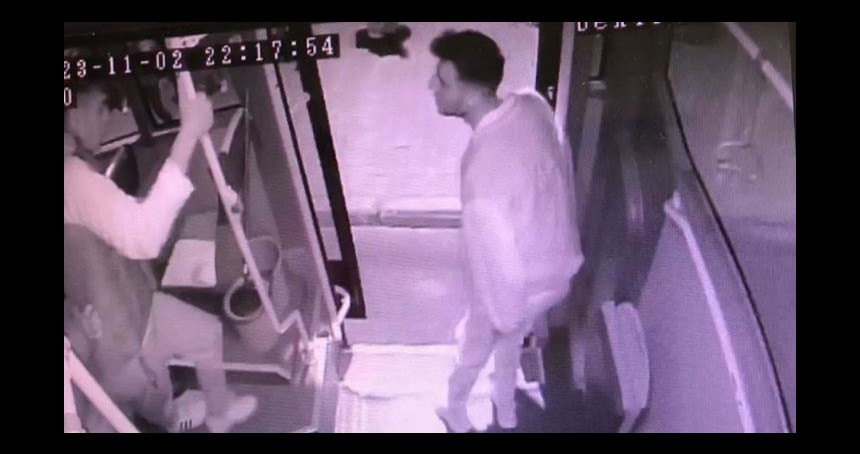 Dolmuşta yan baktın kavgasında bir öğrenci bıçaklandı! Dehşet anları saçtı