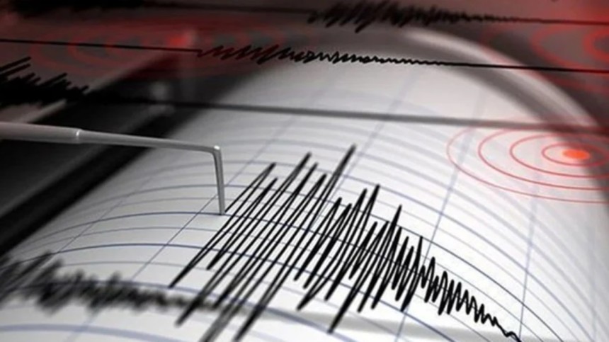 İzmir'de  deprem! Sarsıntı çevre illerde de hissedildi