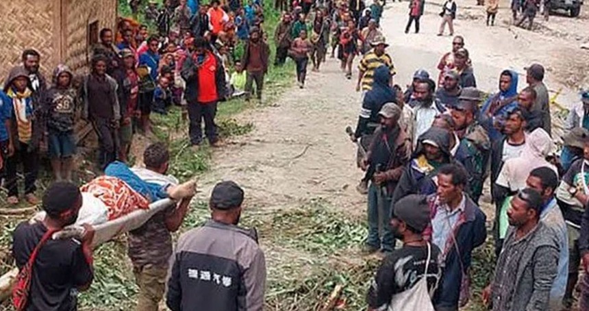 Papua Yeni Gine'deki heyelanda 2 bin kişi toprak altında kaldı