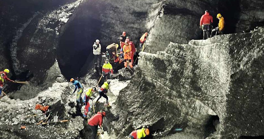 İzlanda'da buz mağarası çöktü: 1 ölü, 2 kayıp