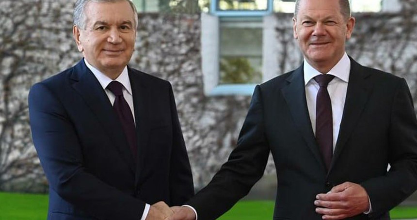 Scholz, Özbekistan'da Mirziyoyev ile bir araya geldi