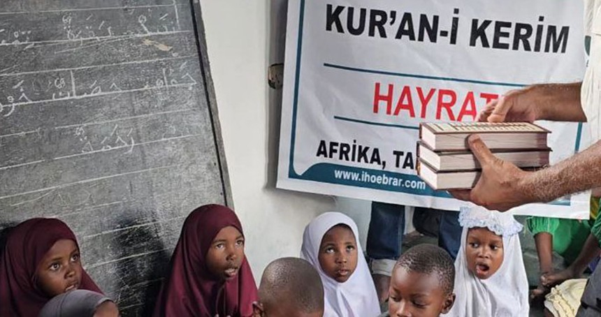 IHO EBRAR, Tanzanya'da medrese öğrencilerine Kur'an-ı Kerim dağıttı
