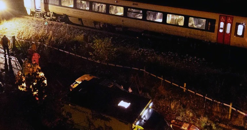Galler'de tren kazası: 1 ölü, 15 yaralı