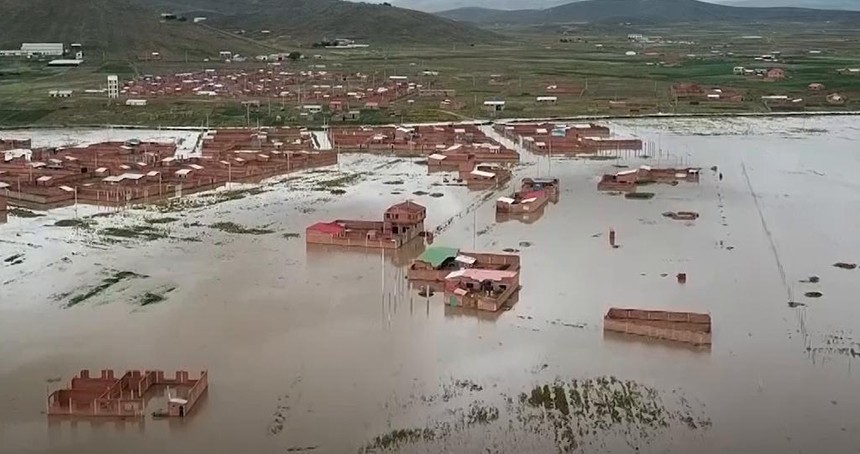 Bolivya'da sel felaketi nedeniyle binlerce kişi evlerini terk etti