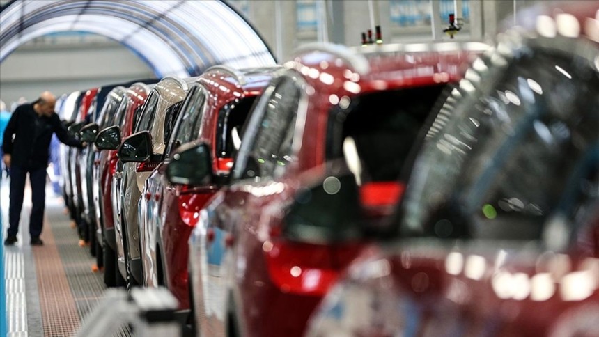 2024 yılında Türkiye’de kaç adet otomobil üretildi?