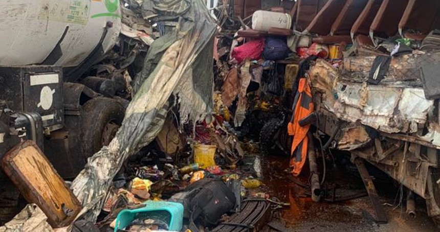 Gana’da otobüs ve tanker çarpıştı: 15 ölü