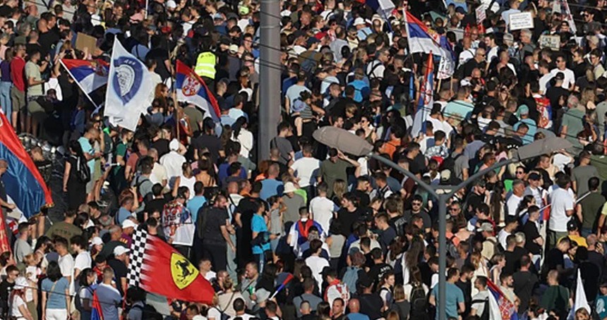 Sırbistan'da hükümet karşıtı protestolar devam ediyor