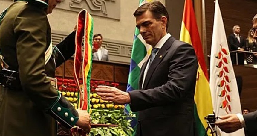 Bolivya'da devlet başkanı seçilen Paz yemin ederek göreve başladı