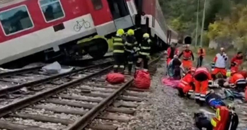 Slovakya'da tren kazası: 18 yaralı