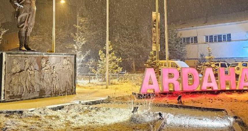 Ardahan’da kar yağışı etkisini sürdürüyor