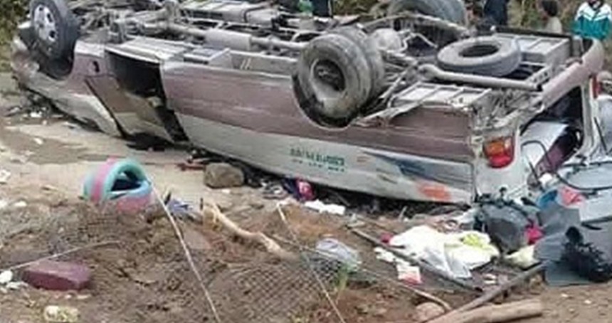 Vietnam’da yolcu otobüsü devrildi: 9 ölü, 9 yaralı