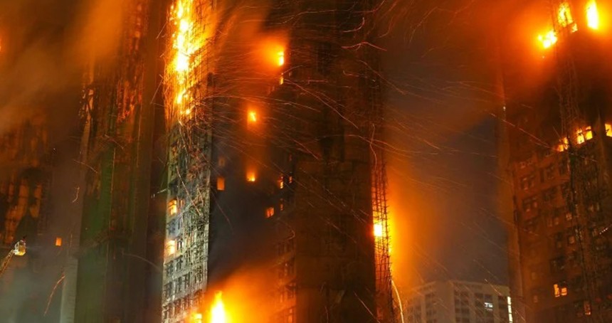 Hong Kong'da yangın: 1 ölü, 8 yaralı