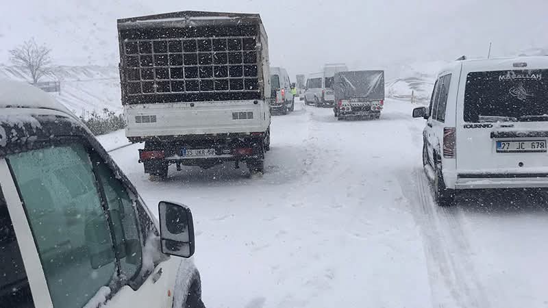 Mardin'de Yoğun Karyağışı nedeni ile trafiğe kapanan yollar!