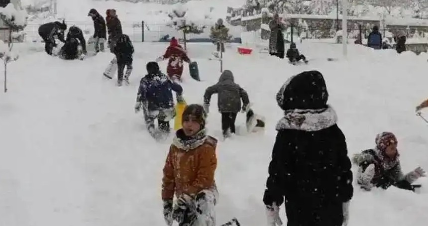 Ardahan’da kar yağışı nedeniyle eğitime 1 gün ara verildi