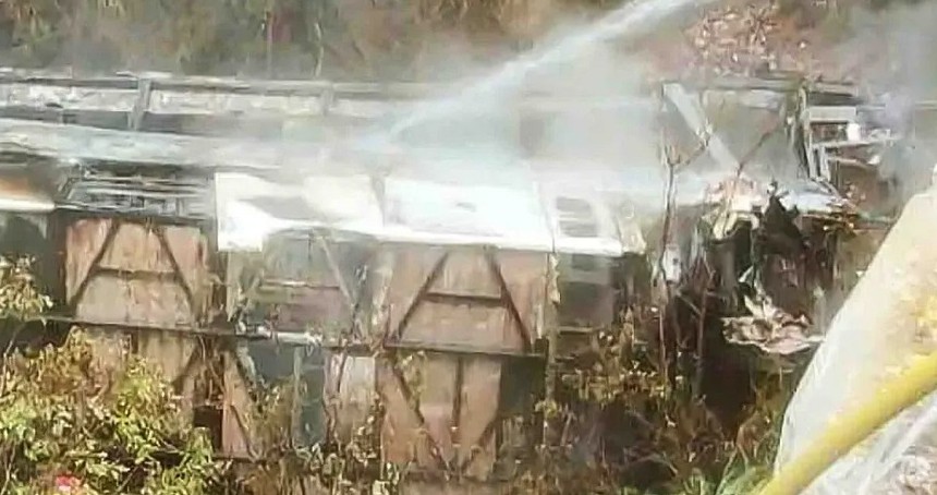 Ekvador'da yolcu otobüsü uçuruma yuvarlandı: 11 ölü, 20 yaralı