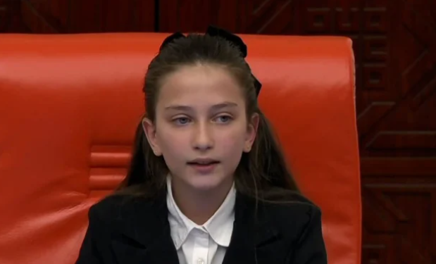 Meclis’te Tarihi Emanet: "Bilgimizi Ahlakla, Hayallerimizi Vatan Sevgisiyle Büyüteceğiz!"