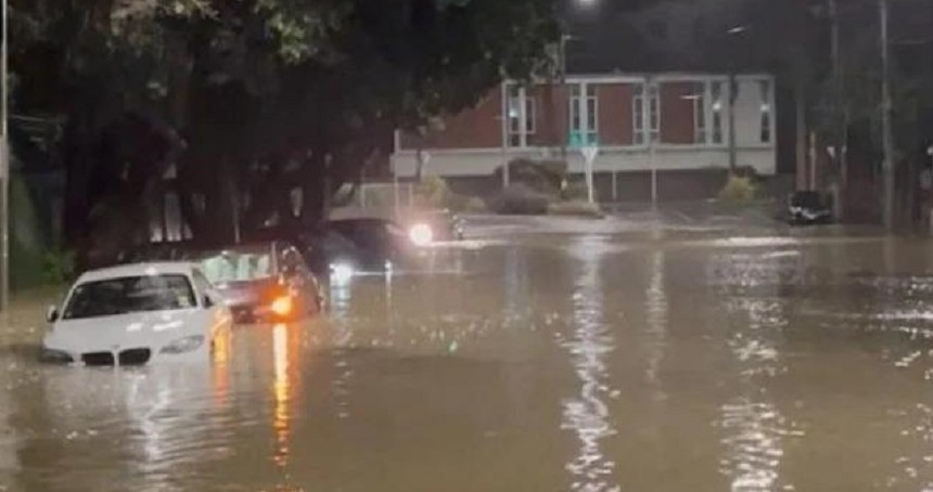 Wellington’da sel alarmı: Uçuşlar iptal oldu, araçlar sürüklendi, evler zarar gördü