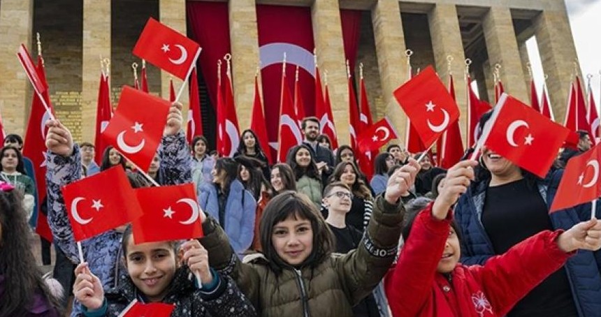 Kürtçe 23 Nisan mesajları ve Türkçe anlamları 2026