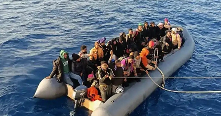 Libya açıklarında 404 düzensiz göçmen kurtarıldı