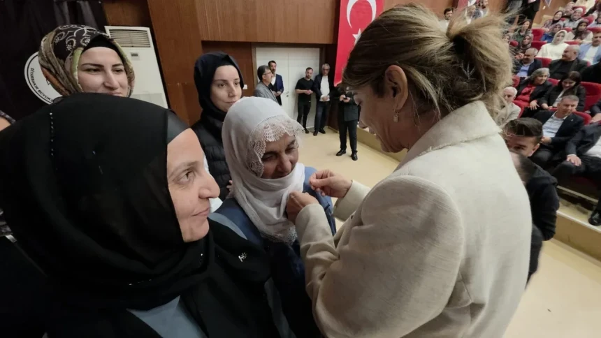 CHP ve YRP'den 100 kişi AK Parti'ye katıldı