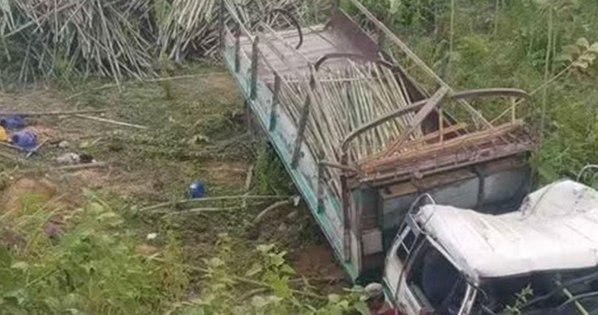Myanmar'da kamyon aşırı hız sonucu devrildi: 16 ölü, 21 yaralı
