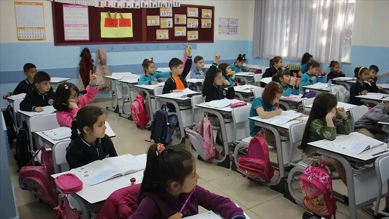 25 Mayıs Pazartesi günü okullar, üniversiteler tatil mi?
