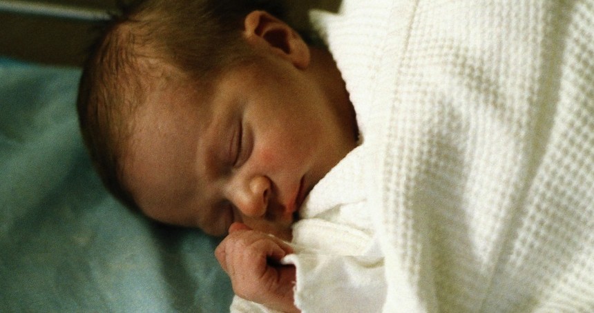 Rekor düşüş yaşayan doğurganlık oranı İsveç siyasetini hareketlendirdi