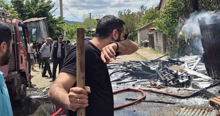 Bingöl’de ev yangını: Dumandan etkilenen 2 kişi hastaneye kaldırıldı