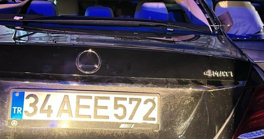 Batman'da otomobil tırın altına girdi: 1'i ağır 2 yaralı