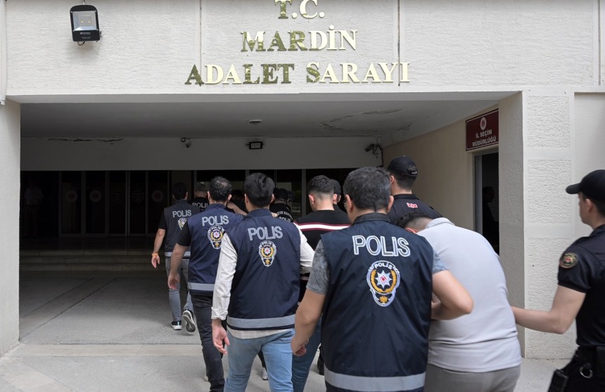 Mardin merkezli iki ildeki dolandırıcılık operasyonunda 15 şüpheli tutuklandı