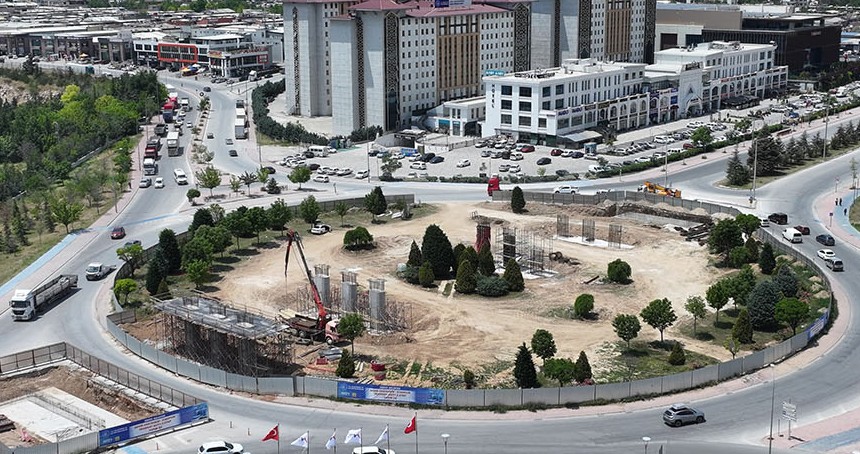 Konya’da tramvay üst geçidi çalışmaları sürüyor