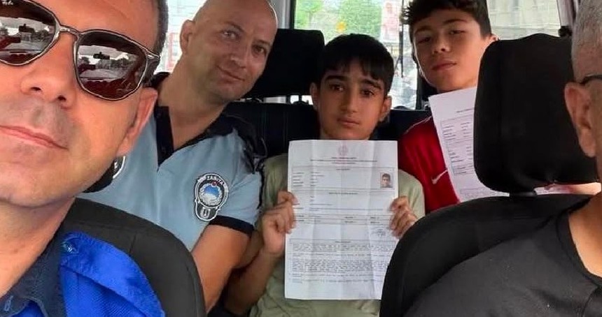 LGS'de geç kalan öğrencilerin yardımına zabıta ekipleri yetişti