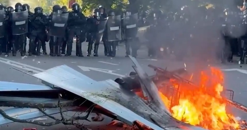 G7 zirvesi, büyük protestoların gölgesinde başladı