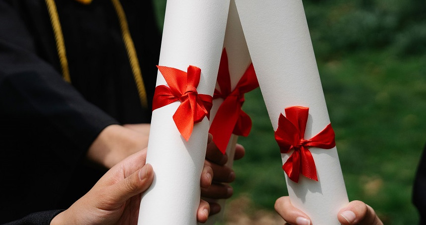 İngiltere’de çarpıcı araştırma: Her 4 mezundan biri, üniversite okuduğu için zararda