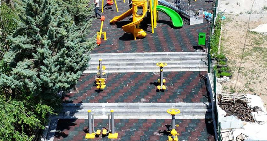 Yeşilyurt Belediyesinden "Güneş Enerjili" çocuk parkı