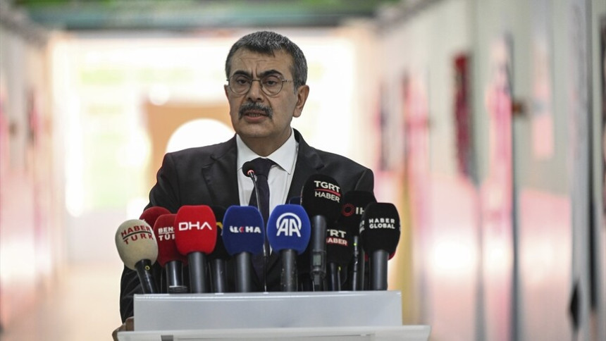 Bakan Tekin: Yaz aylarında çocuklarımızın bol bol kitap okumalarını, bu alışkanlığı edinmelerini öneriyorum