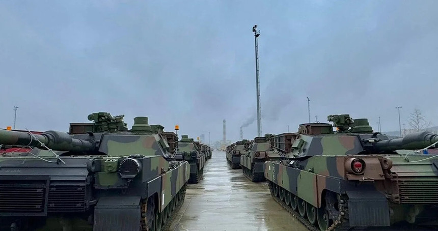 Polonya yeni M1A2 SEPv3 Abrams tanklarını teslim aldı